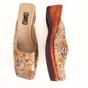 Salpy Clogs Gold Metallic Brocade Mules Handmade Wooden Heel Size 9 Boho Chic